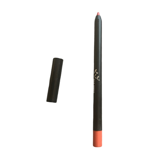 Kylie Cosmetics Lip Liner Show off